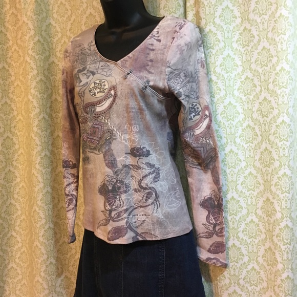 ✨HOST PICK✨ One World Asian print t-shirt - Picture 4 of 9